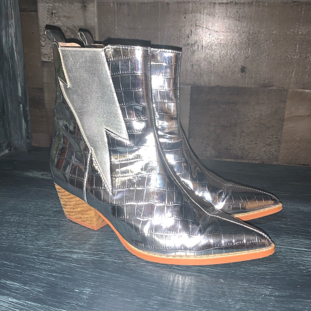 Pretty little thing chrome silver western ankle boots with lightning bolt size 5